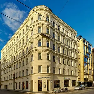 4* Szálloda H+